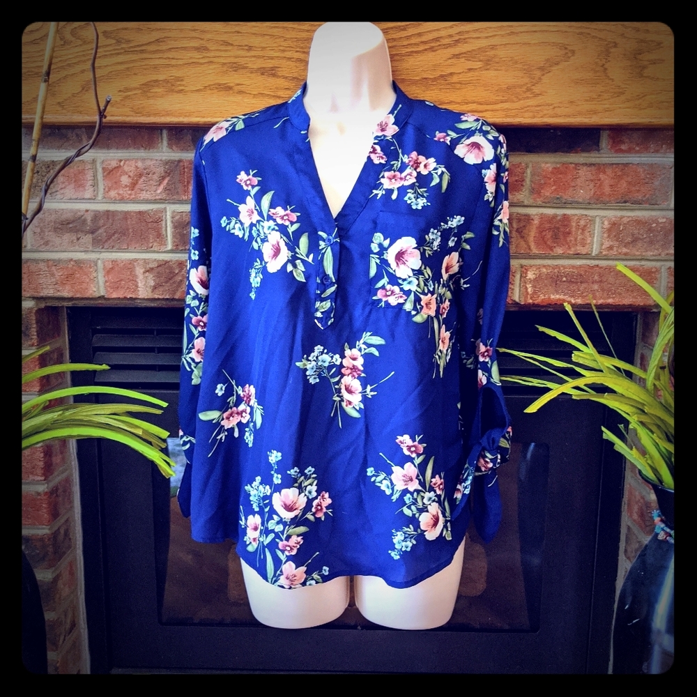 Lydelle navy floral 3/4 sleeve blouse size small
